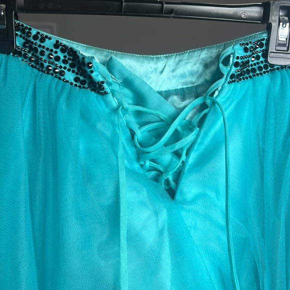 Chiffon skirts with black beaded lace - Picture 4 of 4